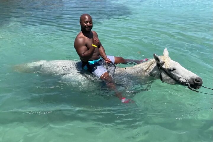 The best sea horse riding tour guides in Jamaica with www.jamescarvertours.com